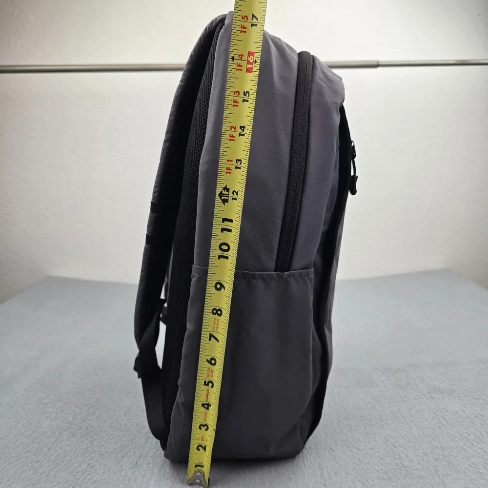Oakley Sport Backpack 22L Unisex Forged Iron Zipper Water Repellent FOS901243